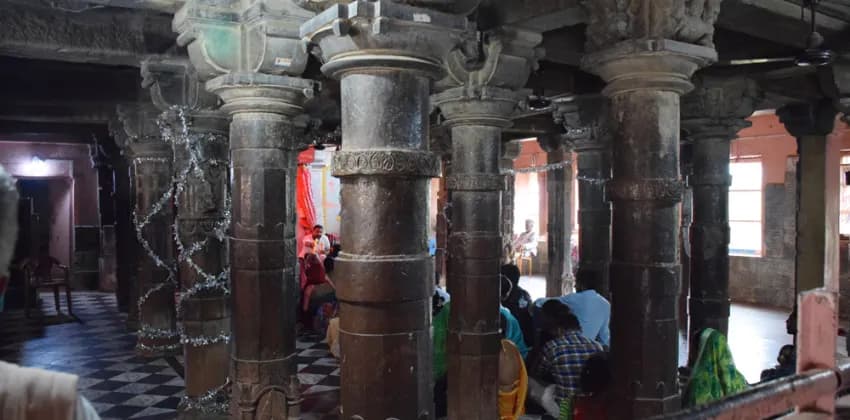 84 Khambha Temple Mahavan